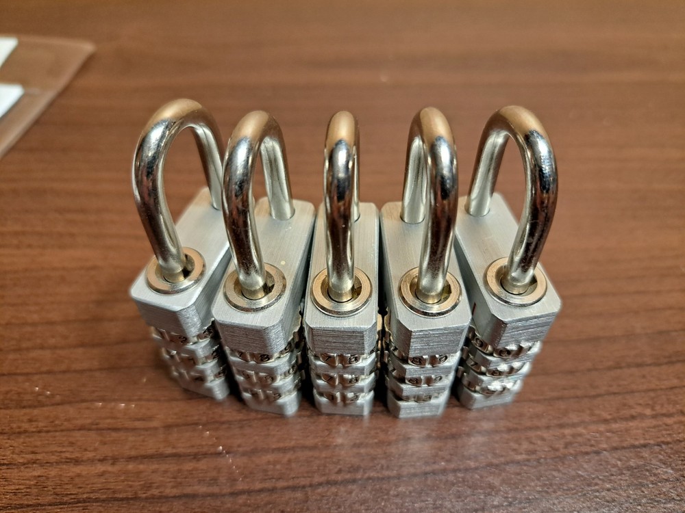 5 MASTER COMBINATION LOCKS w CHANGEABLE COMBINATION FEATURE w INSTRUCTIONS