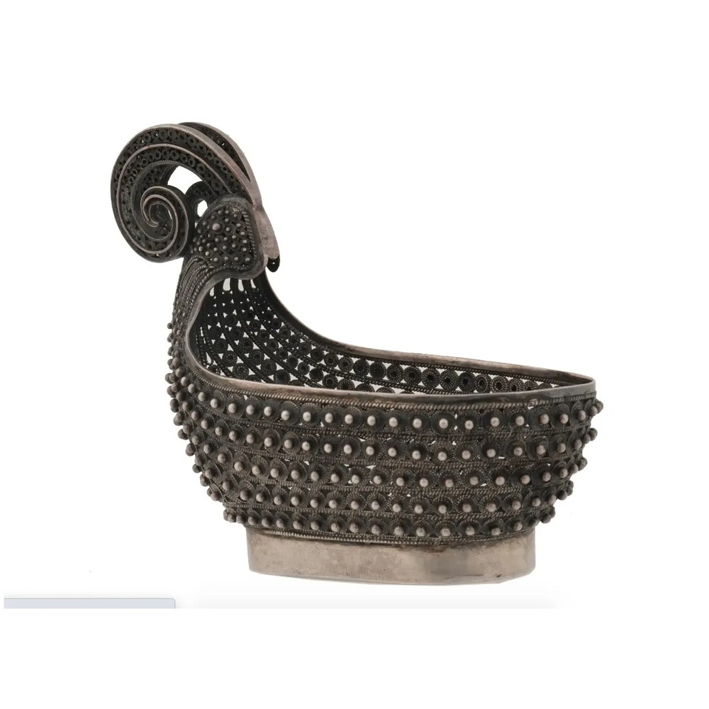 Russian Silver Scrolling Filigree Pattern Kovsh