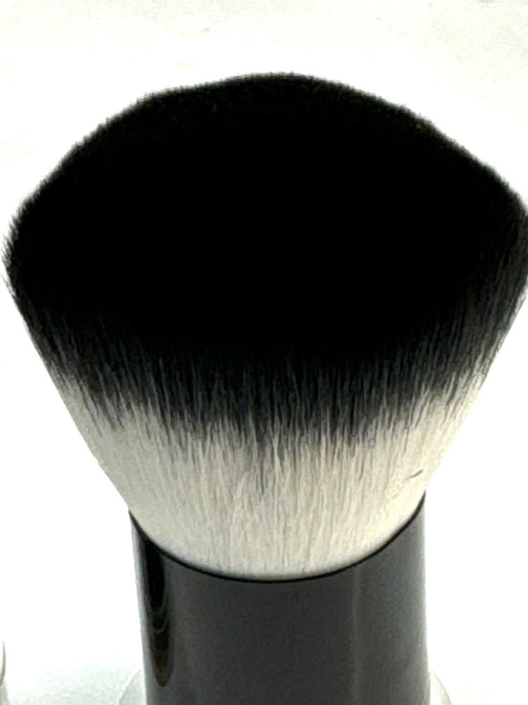 2 urban essentials makeup brushes