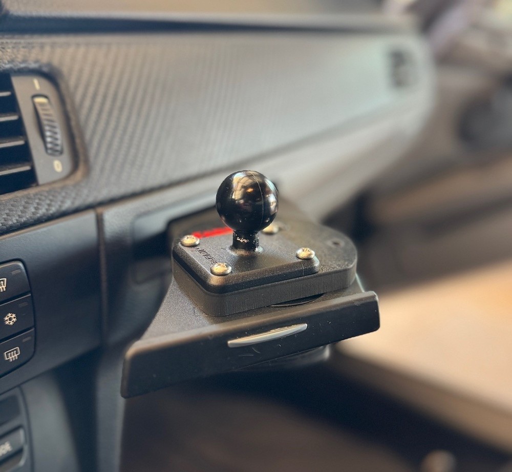 Garmin Catalyst mount for BMW 3 series E9X E90 E91 E92 E93