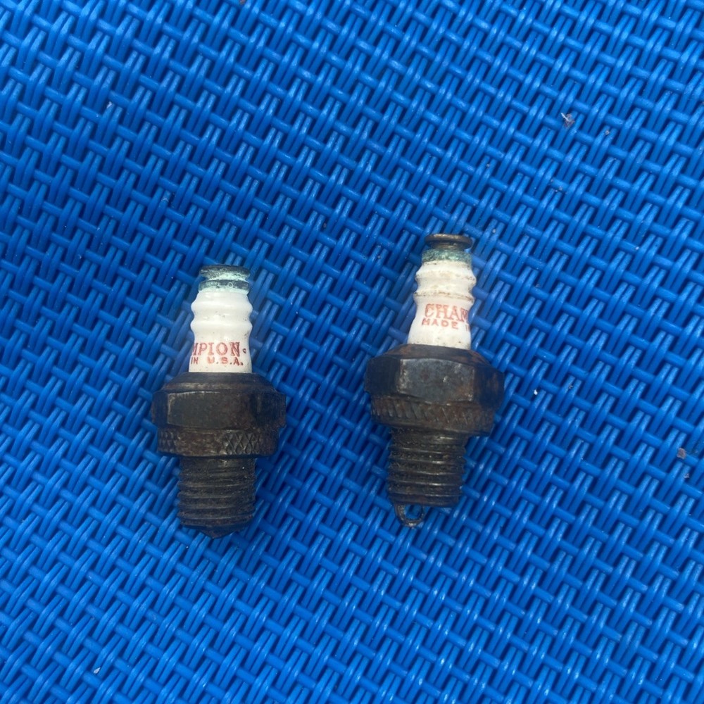2 CHAMPION SPARK & GLOW PLUG MODEL AIRPLANE TETHER CAR ENGINE IGNITION
