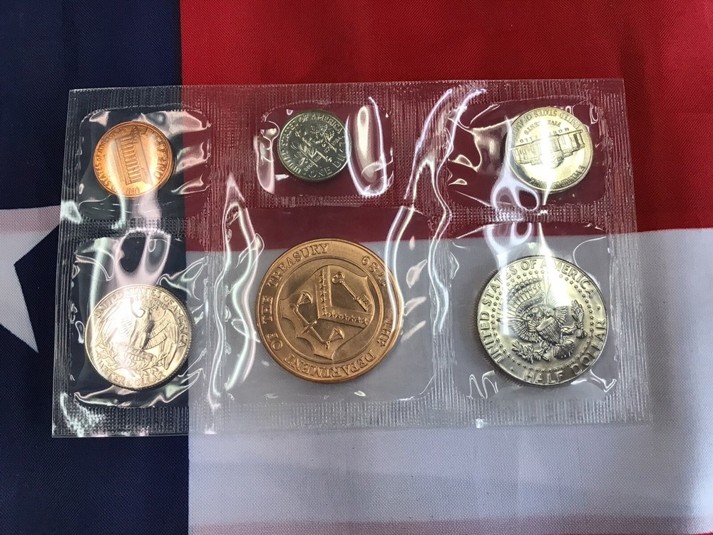 1987-D Official US Mint Souvenir Set as pictured.