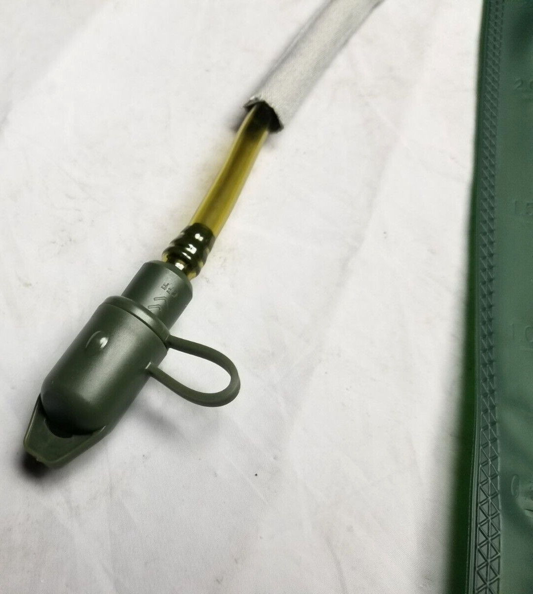 3L 106oz Hydration Bladder w/ Tube & Bite Valve Green / Grey 18"L x 6.75"W NIB