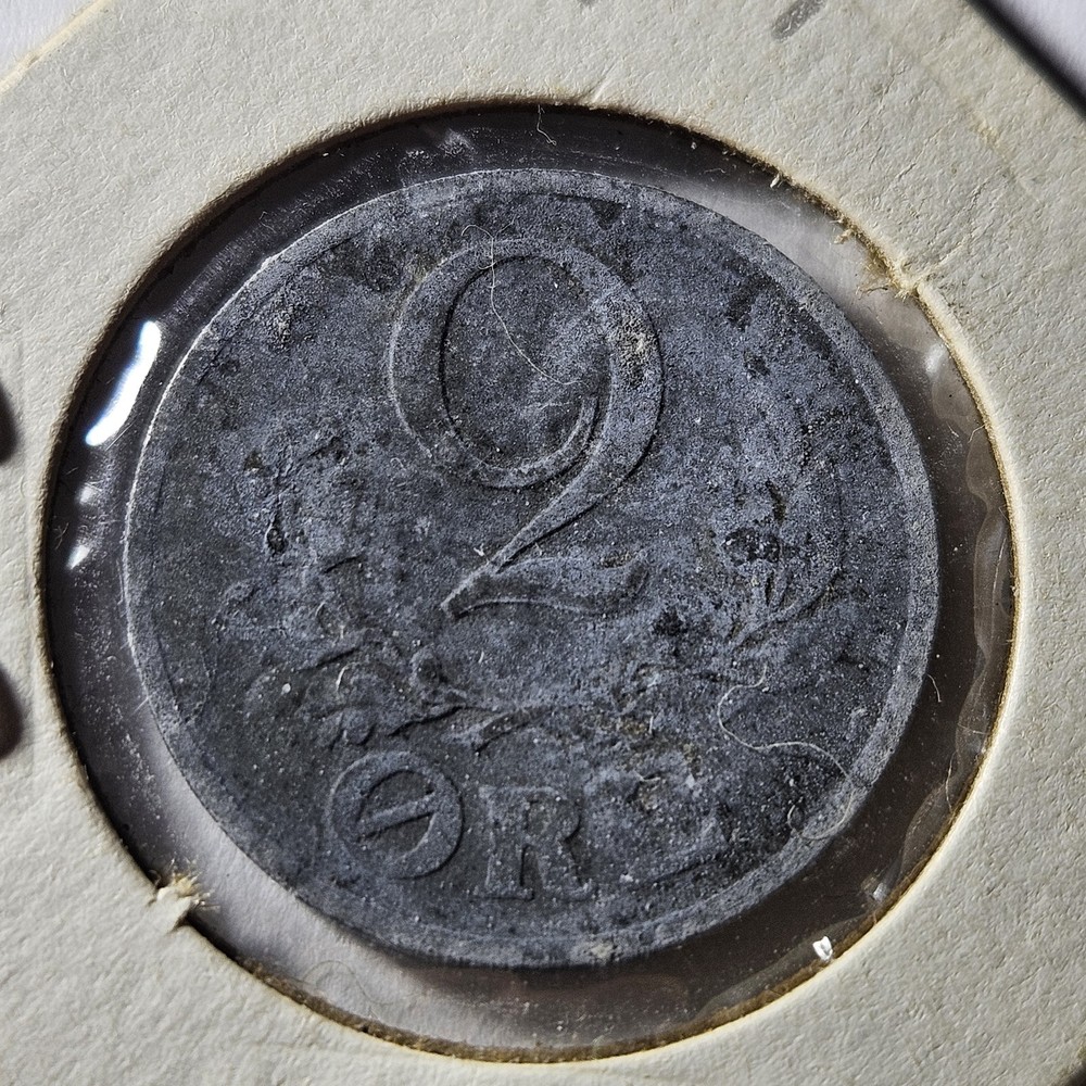 1944 DENMARK 2 ORE Coin *32