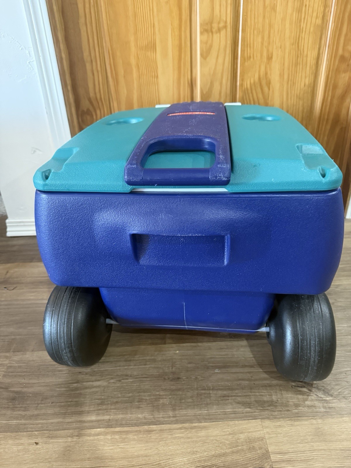 Rare 1996 Vintage Rubbermaid Rolling 60qt Cooler Wagon Blue/Green 4-Wheel 1860
