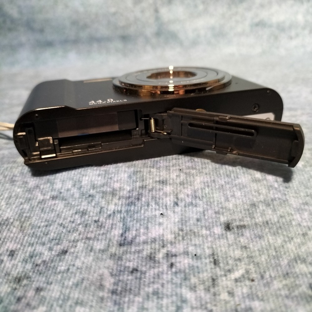 44MP Digital Camera DC302 Black Opened Never Used Excellent Condition