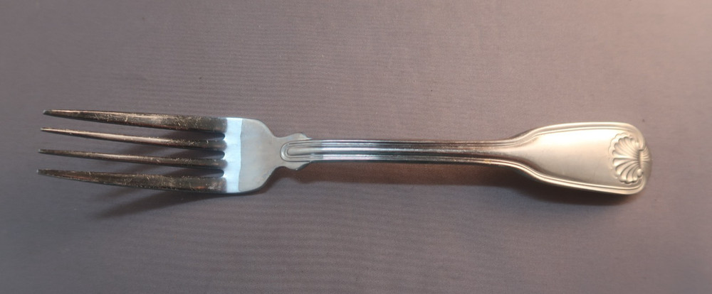 Reed and Barton Stainless Colonial Shell 2004 China 1 Dinner Fork 8"