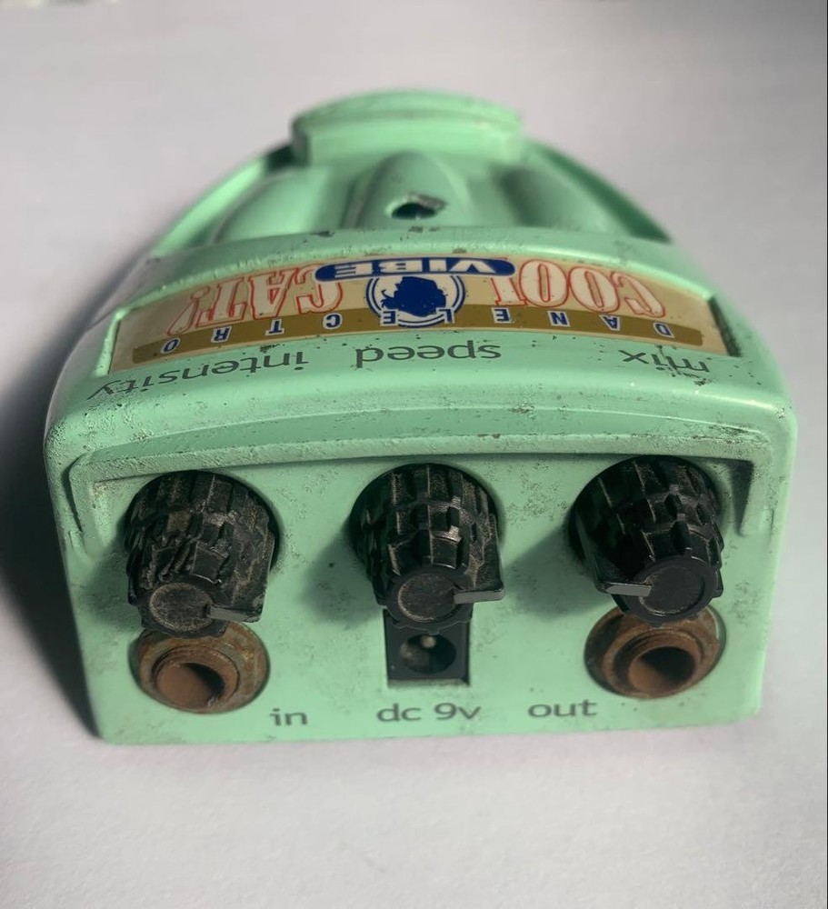 Danelectro Cool Cat Vibe Effects Pedal