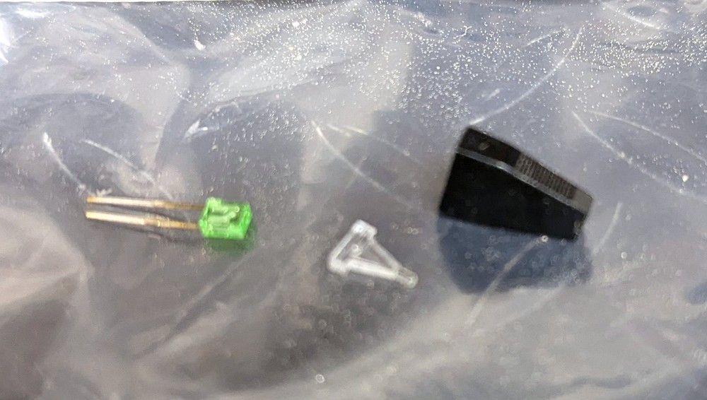 1 OEM slider knob from Onkyo Integra EQ-35 equalizer. Includes knob, insert ++