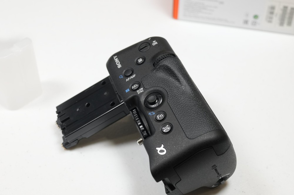 Sony VG-C77AM Vertical Grip for ILCA-99M2 ILCA-77M2