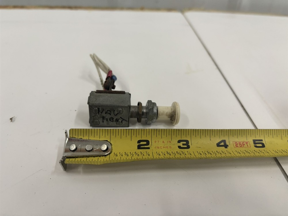 66 Cessna 150 F NAV Navigation Light Push Pull Switch 0713026-4