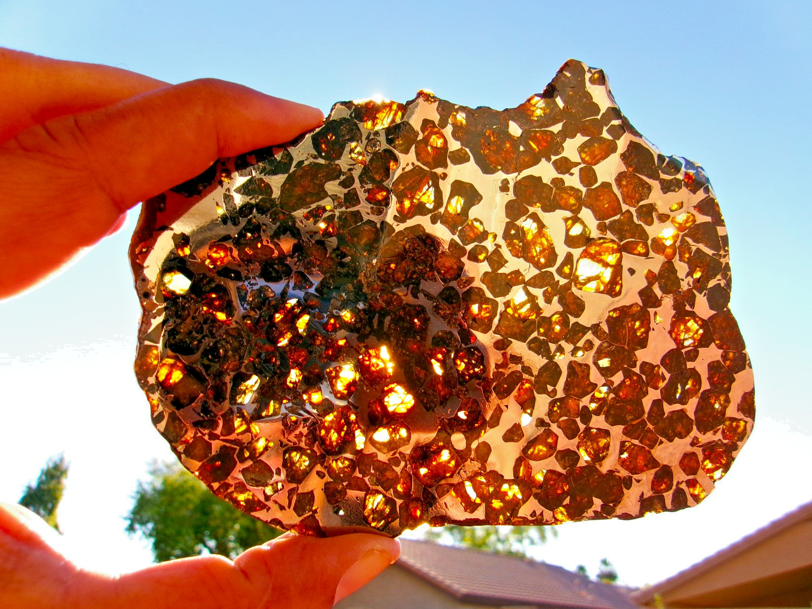 132.90 gram - SEYMCHAN METEORITE - With Glowing Olivine - in Glass Display Case