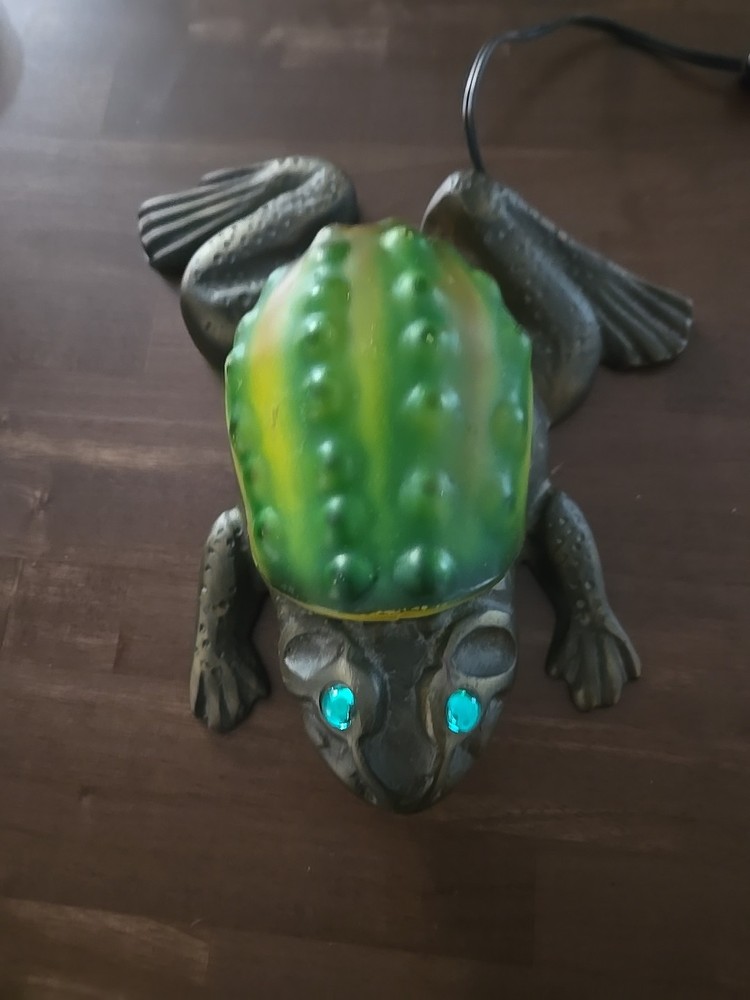 Vintage Castmetal Frog Light