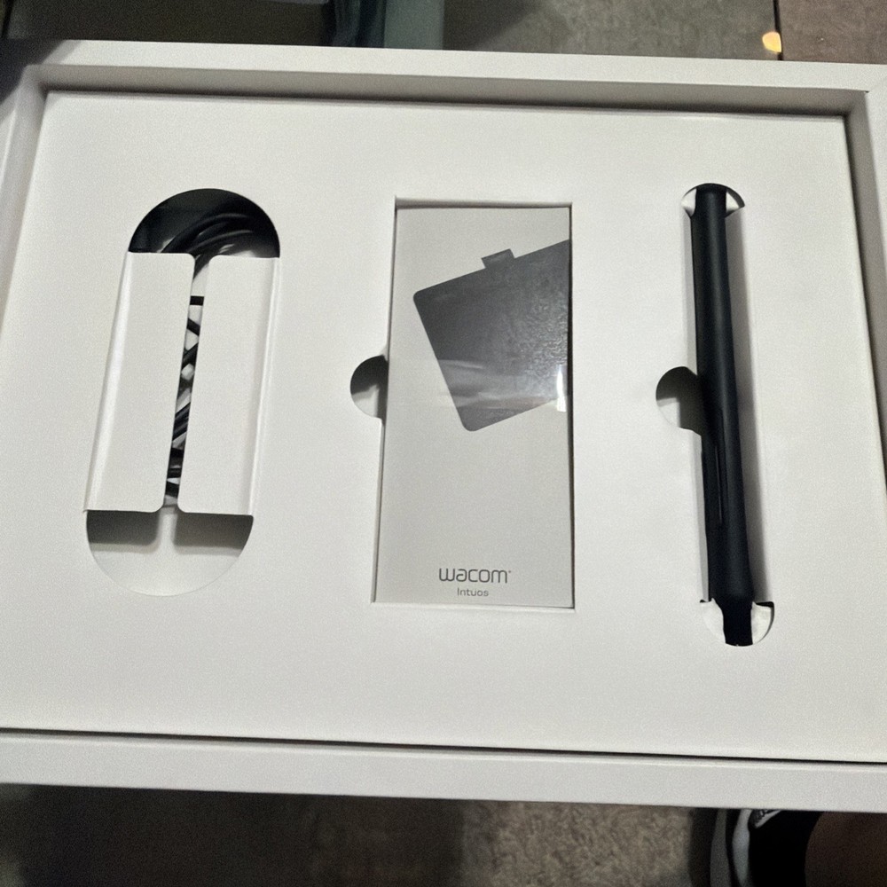 Wacom Intuos Medium Wireless Graphics Tablet - Black, Used