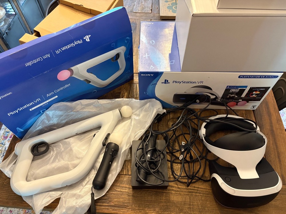 UNTESTED PS4 VR Headset Bundle & AIM Controller Sony PlayStation 4 - No Games