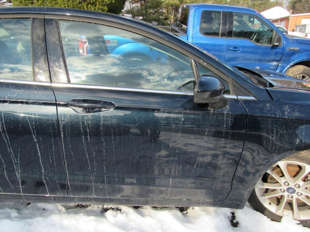 FUSION 2020 Glove Box 1022907