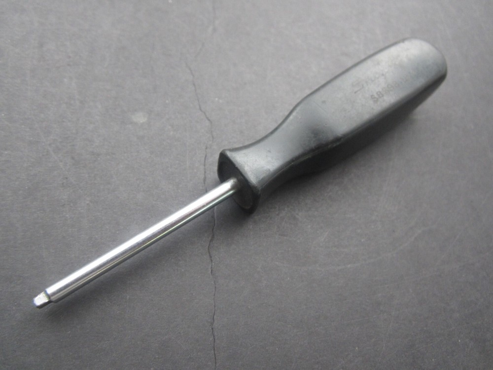 SNAP ON TOOLS 7/64" SQUARE DRIVE SCREWDRIVER - BLACK SQUARE HANDLE - S8698