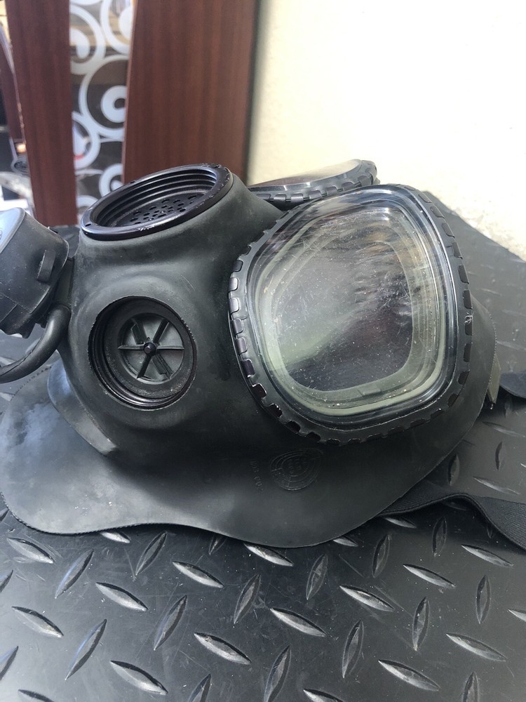 US Military Surplus M-40 Protective Gas Mask