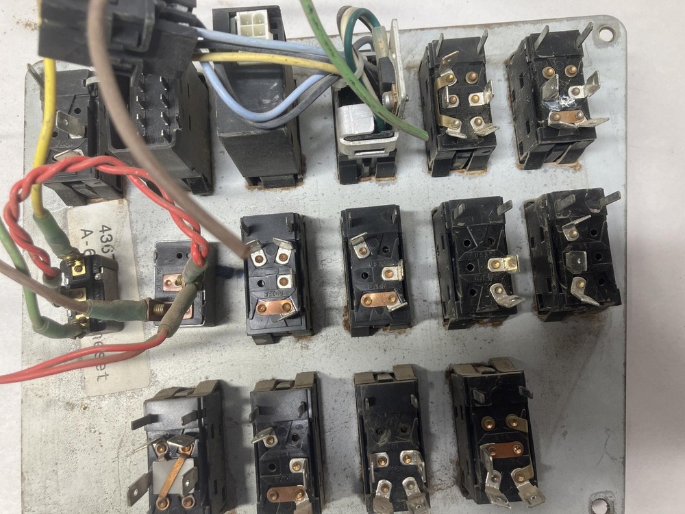 International 9200 SWITCH Dash Panel - Used
