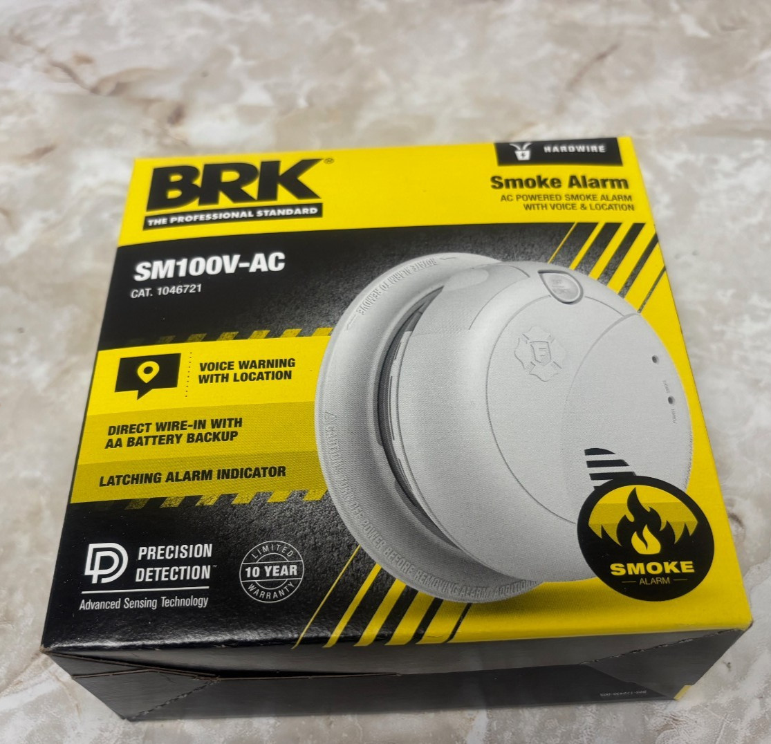 ⭐️⭐️⭐️First Alert BRK SM100V-AC Interconnect Hardwire Smoke Alarm w/ Voice & Loc