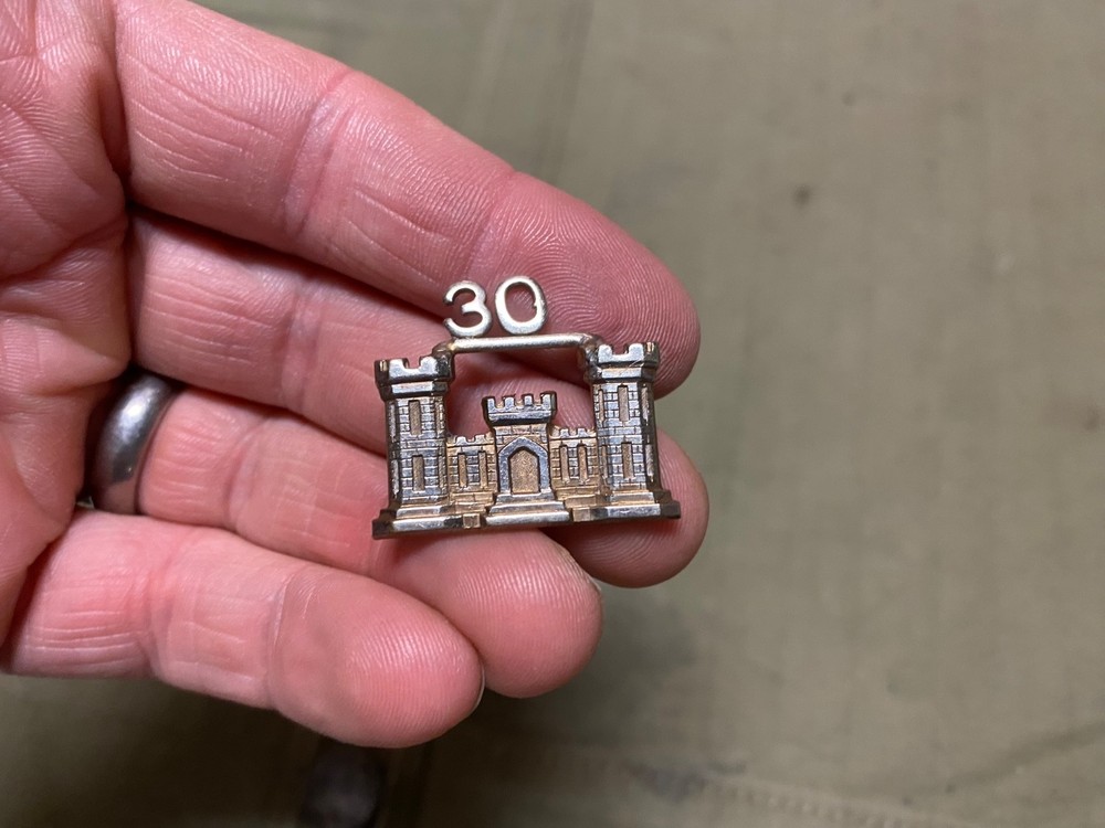 ORIGINAL WWII US ARMY 30TH ENGINEER CAP COLLAR INSIGNIA