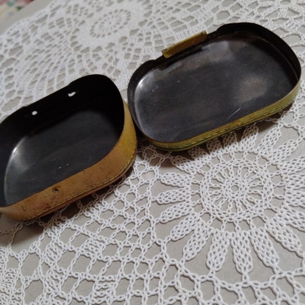 Retro Goofy and Pluto rare tin can accessory case