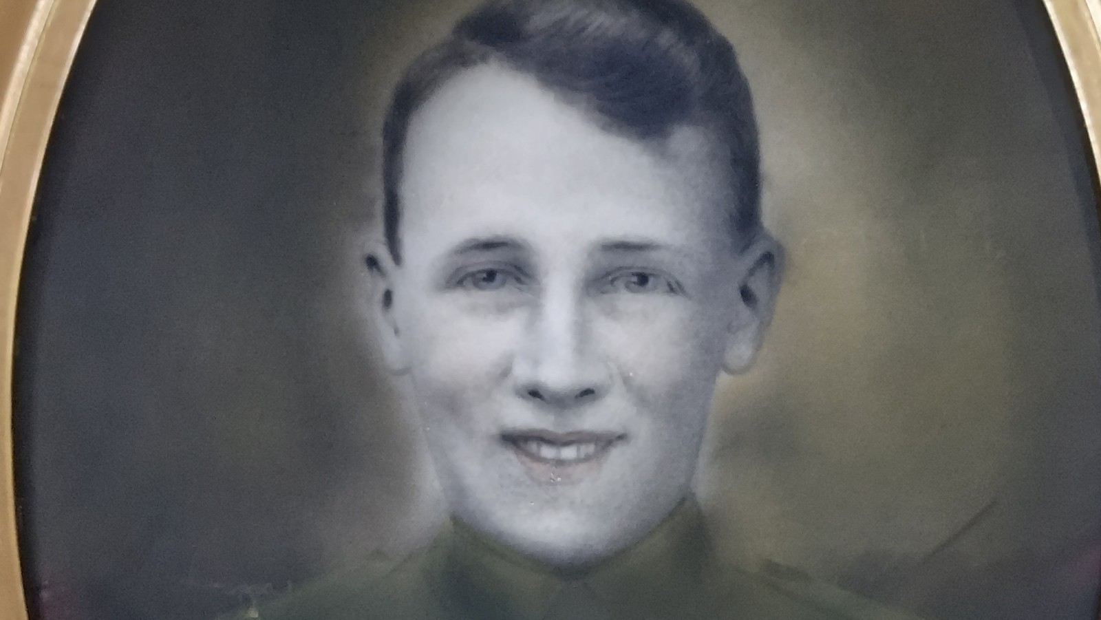 WWI Soldier General's Staff Star Military Frame Oval Bubble Glass