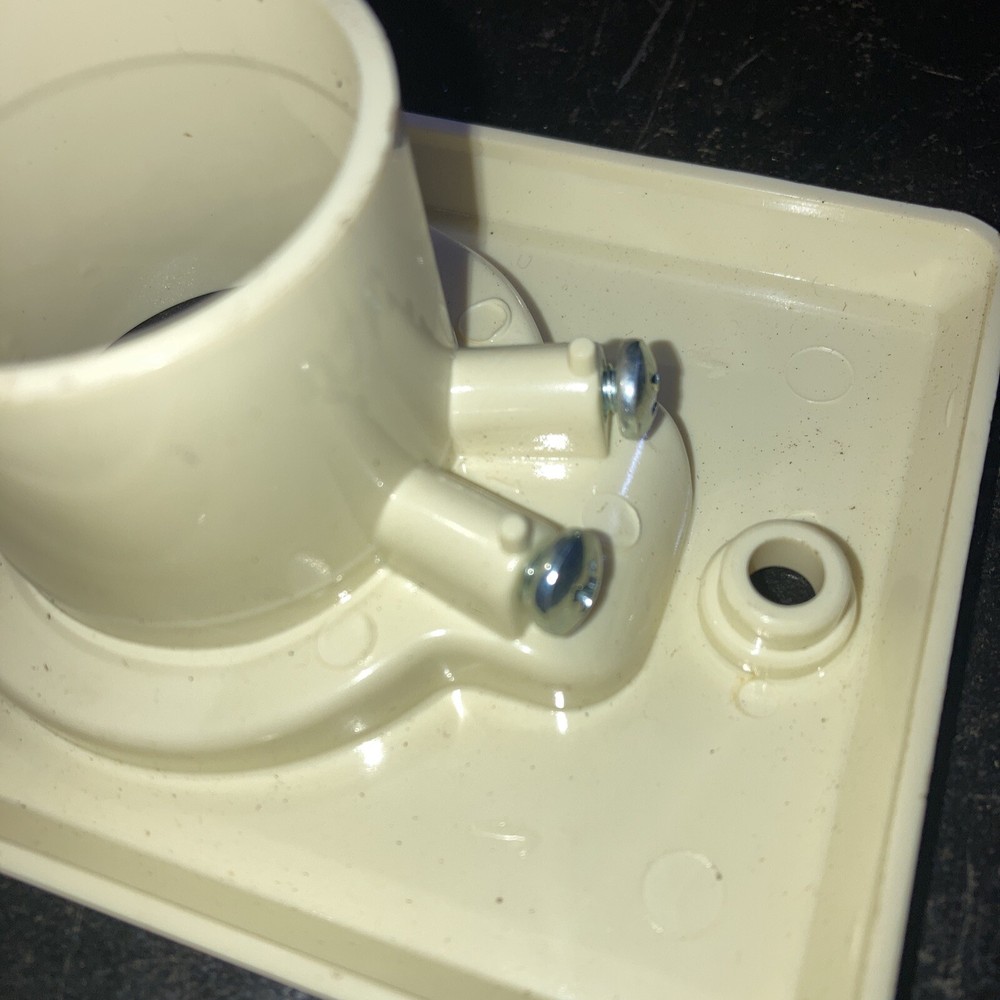 Beam weatherproof outlet cover