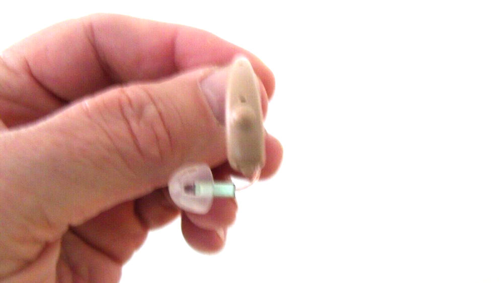 PROGRAMMABLE MINI BTE HEARING AID 2 mics, RIC NEW DIGITAL . NOISE reduction,