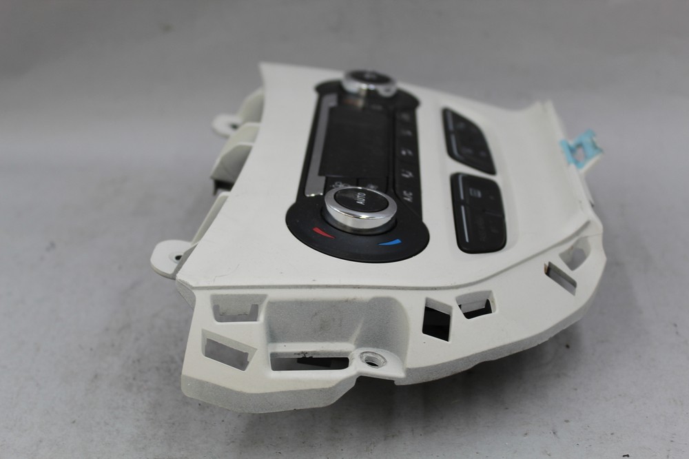 13 14 FORD FOCUS WHITE CLIMATE CONTROL PANEL OEM