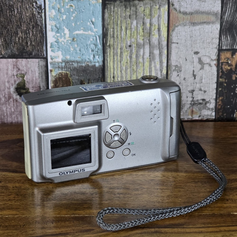 Untested Olympus C-100 Compact Digital Camera For Spares Repairs