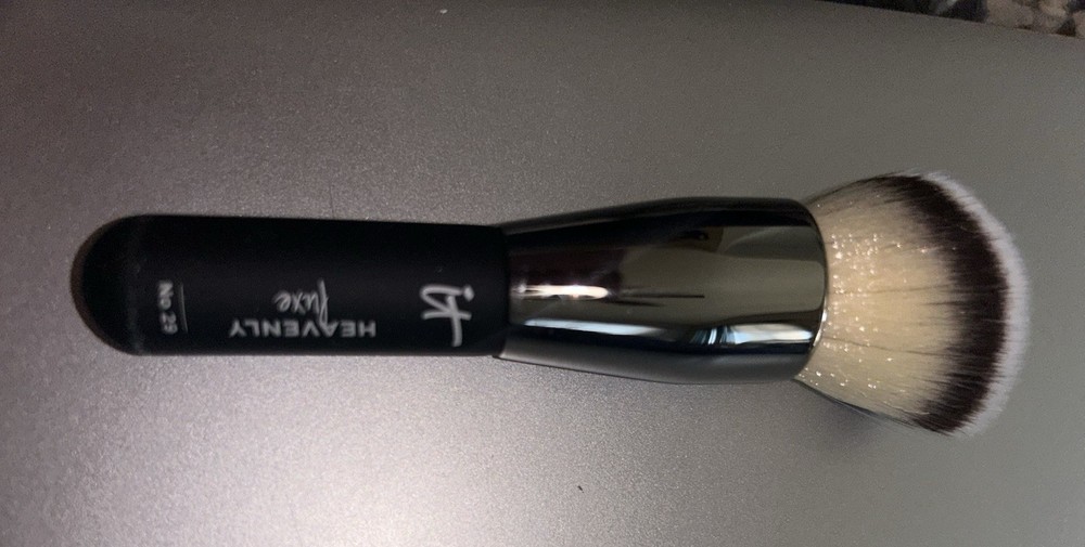 It Cosmetics Heavenly Luxe Solid Serum Foundation Brush No. 29 - Sealed