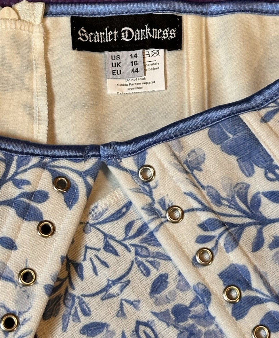 Scarlet Darkness Belt Corset ribbon tie Size 14 Renaissance Cosplay tapestry