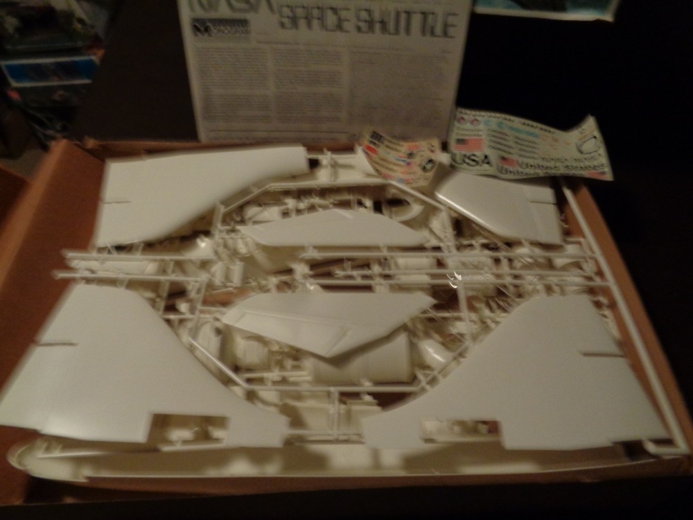 Monogram # 5702 NASA Space Shuttle 1/72 Scale Open Unbuilt Model Kit