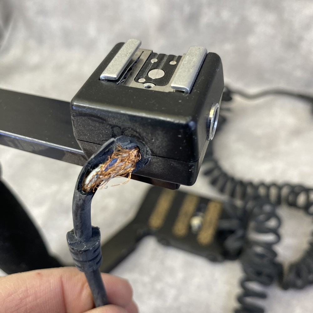 Custom Brackets CB Junior Flash Rotating Bracket Kit With Removable Nikon Cord