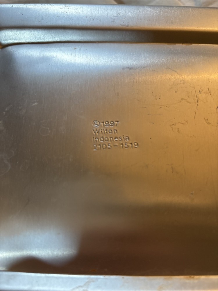 1997 WILTON COMPUTER Cake Pan 2105-1519. With insert and instructions. Vintage
