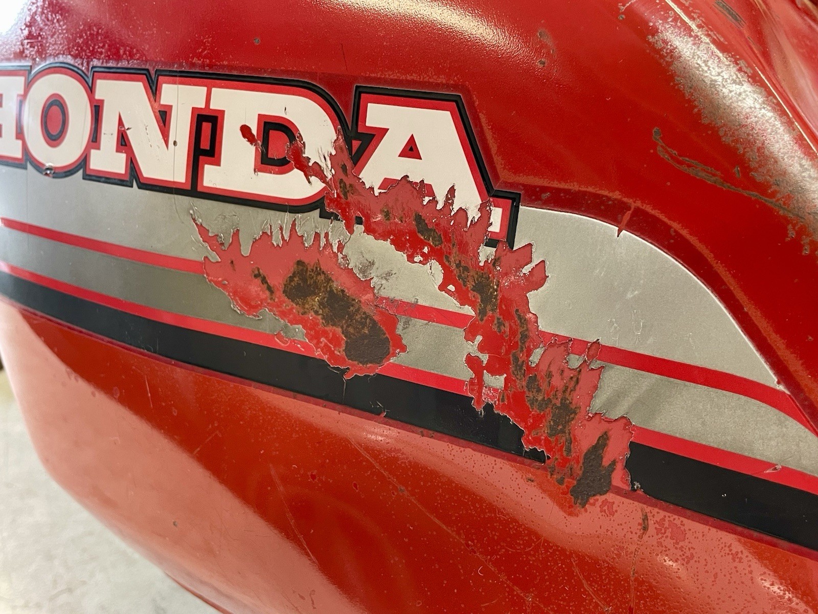 1985-87 Honda ATC 250ES Big Red Gas Fuel Tank OEM W/ KEIHIN Petcock Rust Free