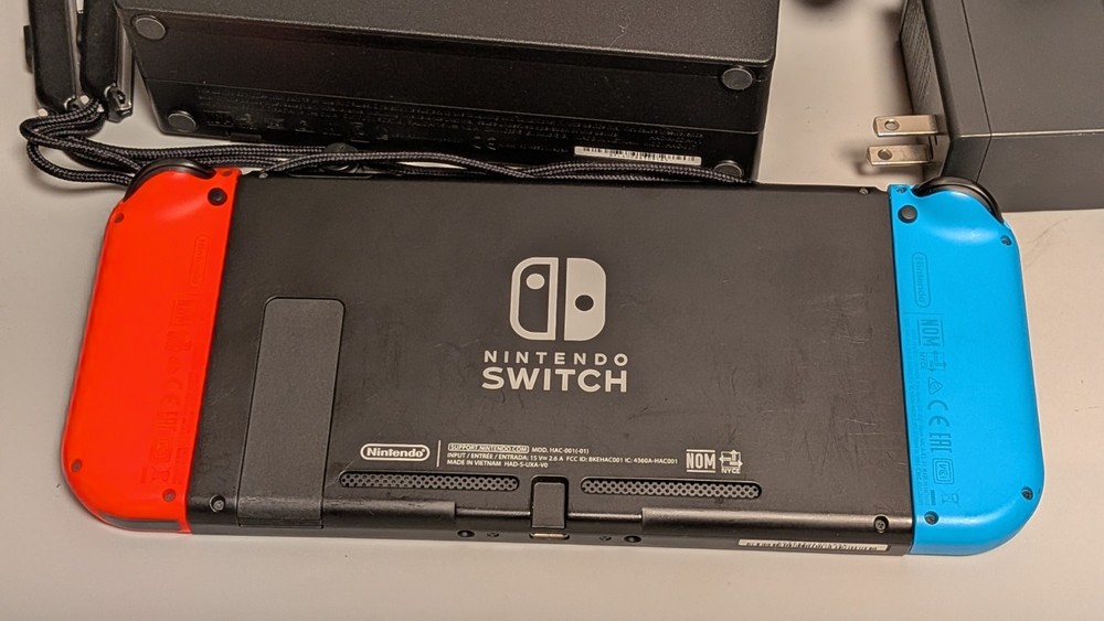 Nintendo Switch HAC-001(-01) Handheld Console - 128GB - OLED bundle with Extras