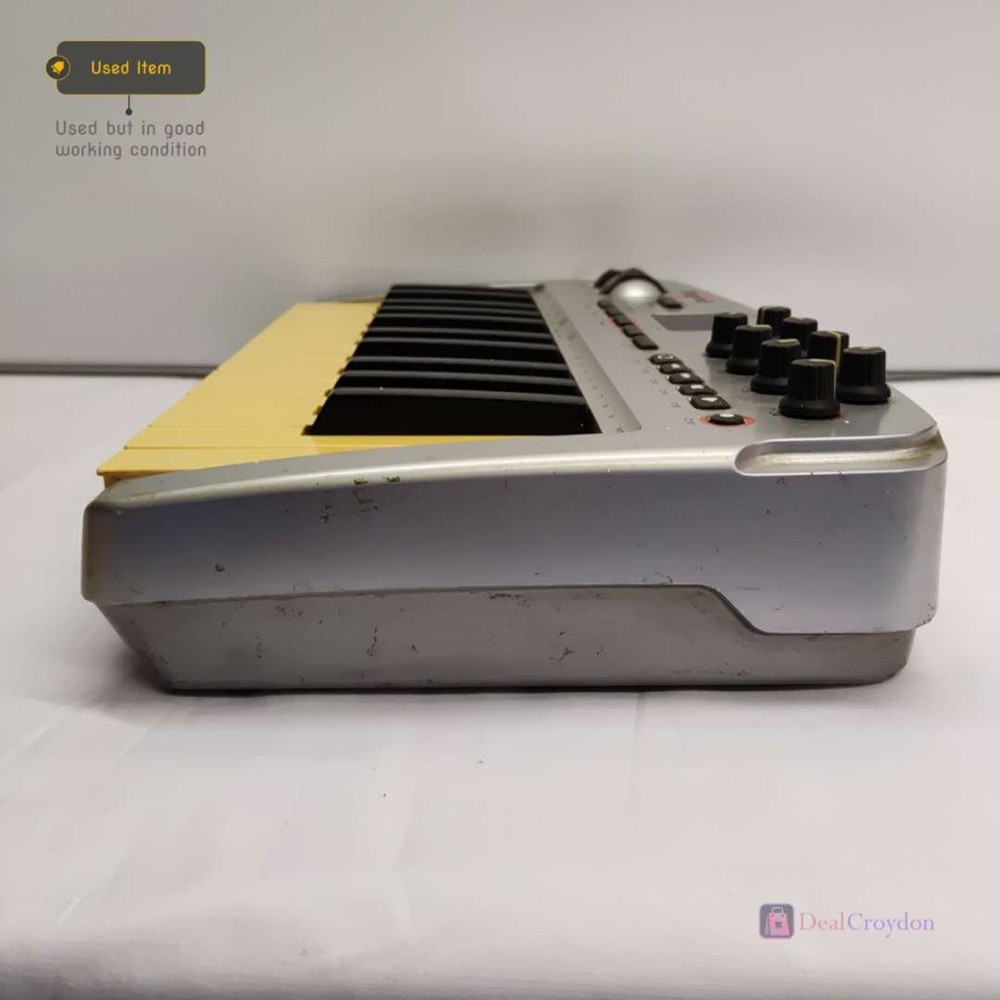 M-AUDIO OXYGEN 8 V2 PORTABLE 25 KEY CONTROLLER KEYBOARD