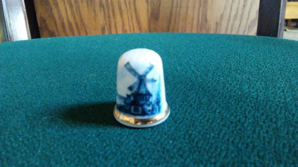 Thimble - Blue Windmill - Porcelain - Nice!