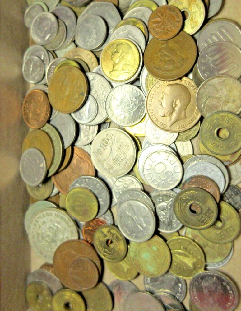 Mixed Bulk Lot / 25 Foreign World Coins