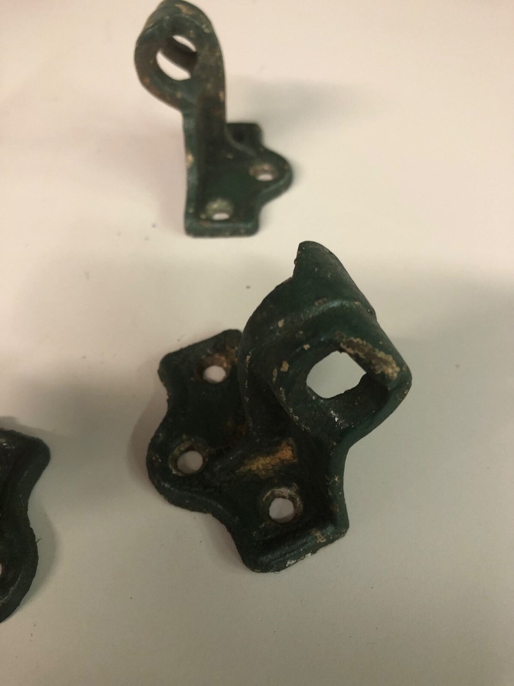 3 pieces cast iron shutter brackets (3499)