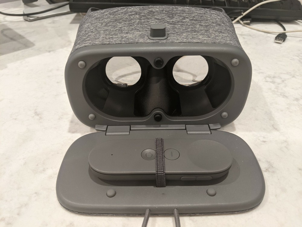 Google Daydream View VR Headset - Slate 1st Generation - Original Box