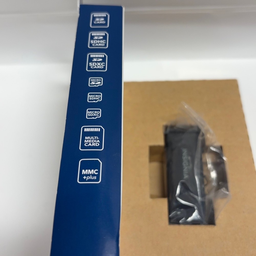 Insignia SD/MMC Memory Card Reader USB stick