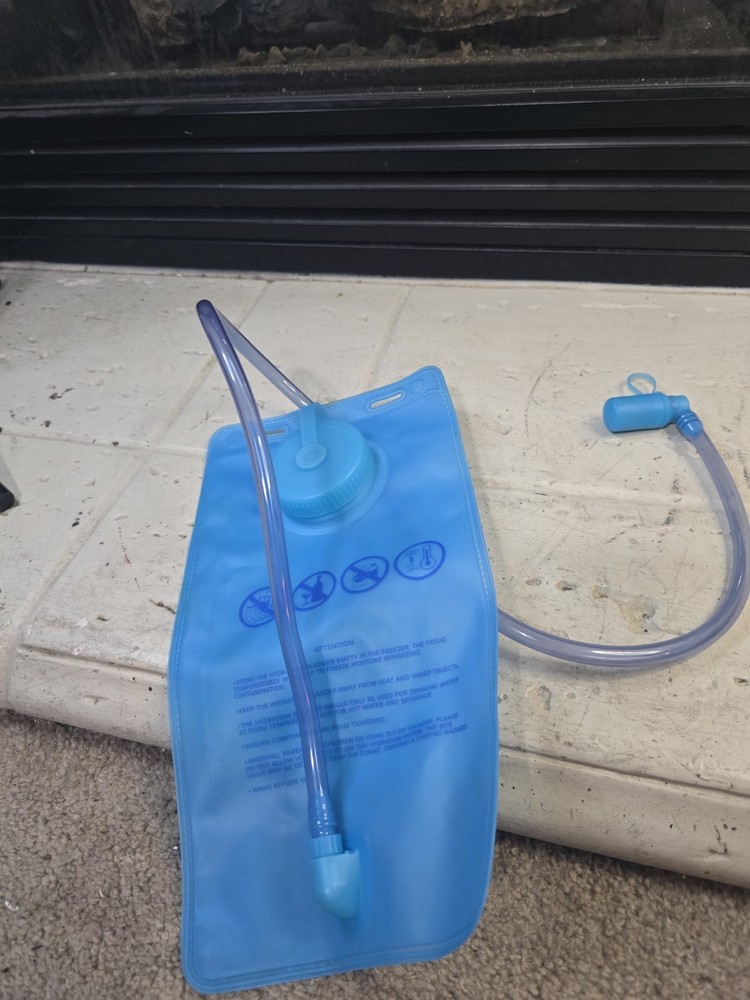 Quest Adrift 2l Hrdration Backpack Red Used