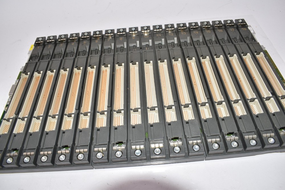 Siemens Simatic S7 6ES7400-1TA01-0AA0 Subrack Module