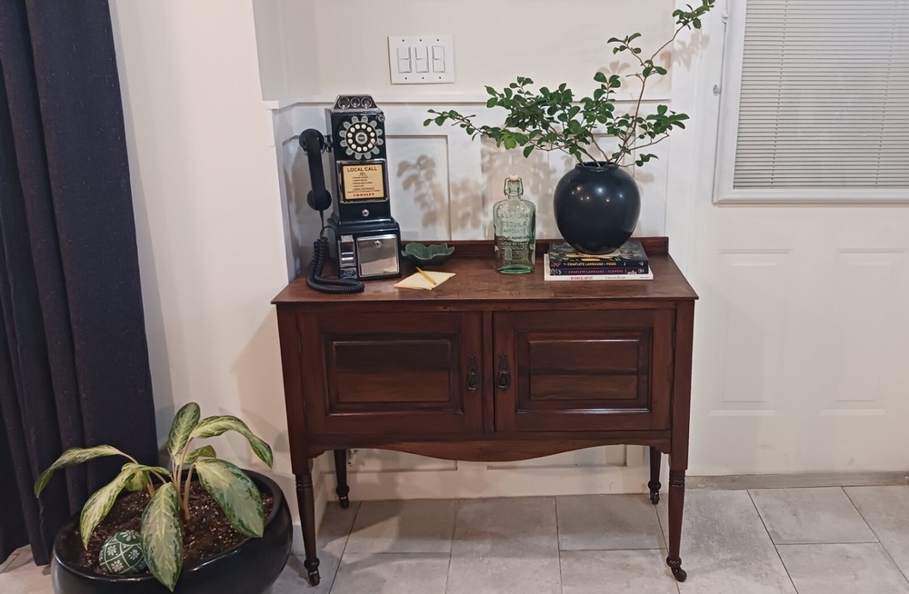 Walnut Antique Sideboard Buffet Cabinet 2 Doors With Lock On Casters
