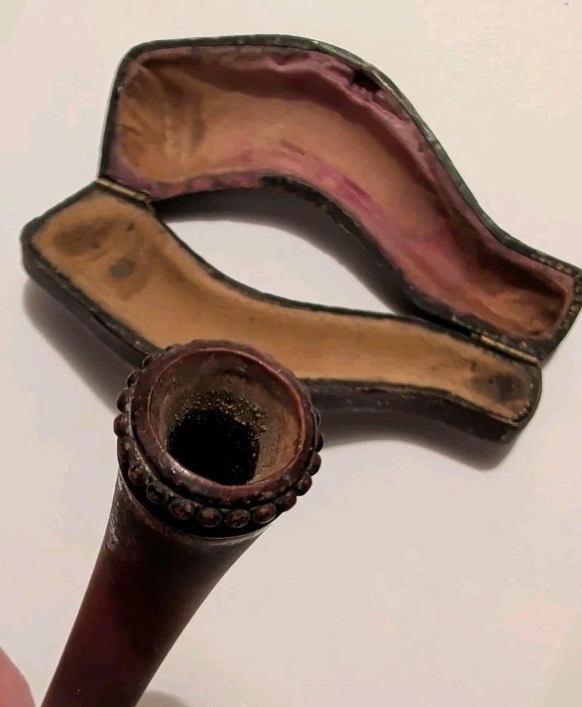 amber pipe Stem sherlock holmes? With Case