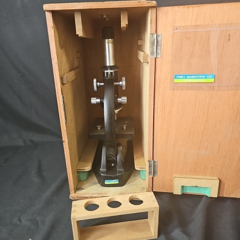 VINTAGE MONOLUX MICROSCOPE IN CASE Missing Pieces