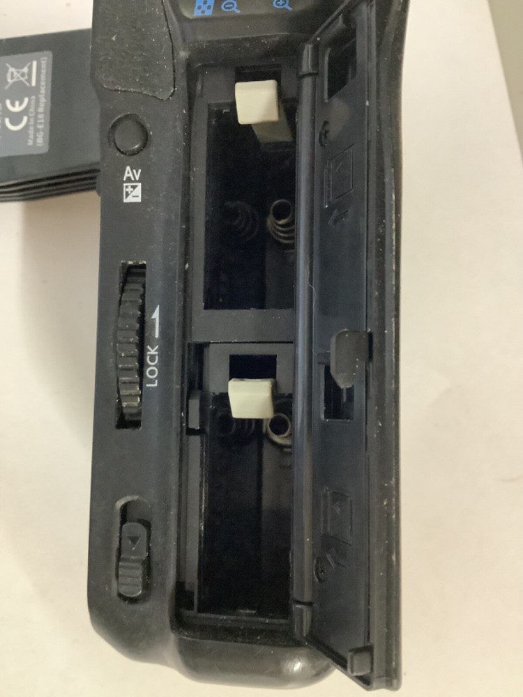 Vertical Battery Grip for Canon EOS 760D by Neewer